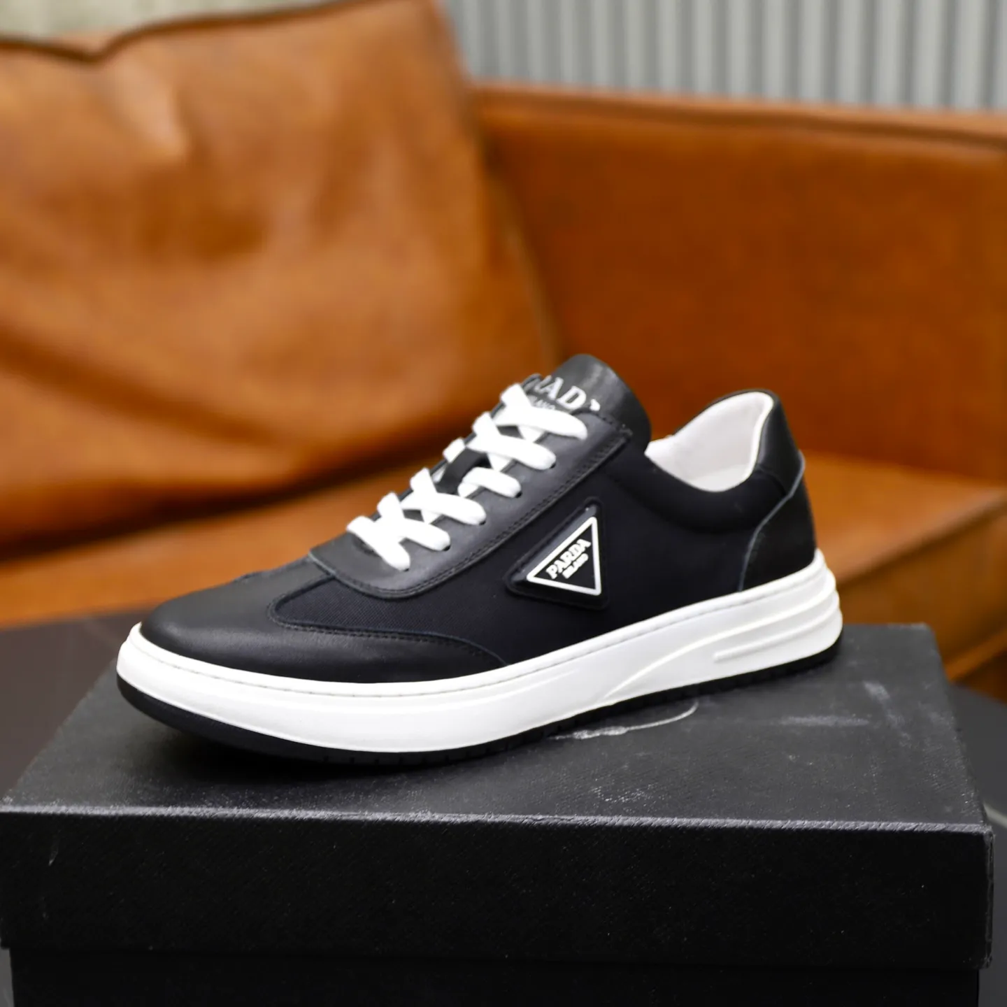 Ex-factory price: 400💰🙅‍♂️🙅‍♂️🙅‍♂️ Brand: PRADA Standard code: 38–44 (45 can be customized) Grade: Same as the official website Material: Original cowhide fabric Comfortable pigskin lining Lightweight wear-resistant outsole Style category: Men's fashionable casual shoes and boots Running sports shoes Distinguished luxury brand elements Top luxury Color: actual picture color